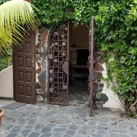 La Casita De La Vega Apartment
